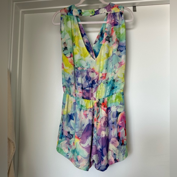 Parker V neck romper - Picture 7 of 7